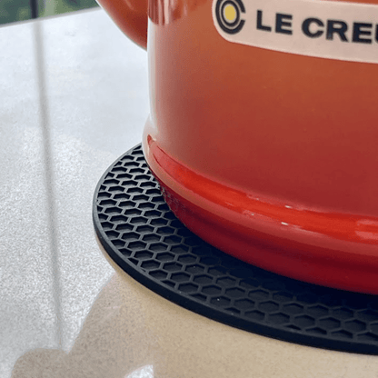 Descanso de Panela Redondo em Silicone Preto 18cm