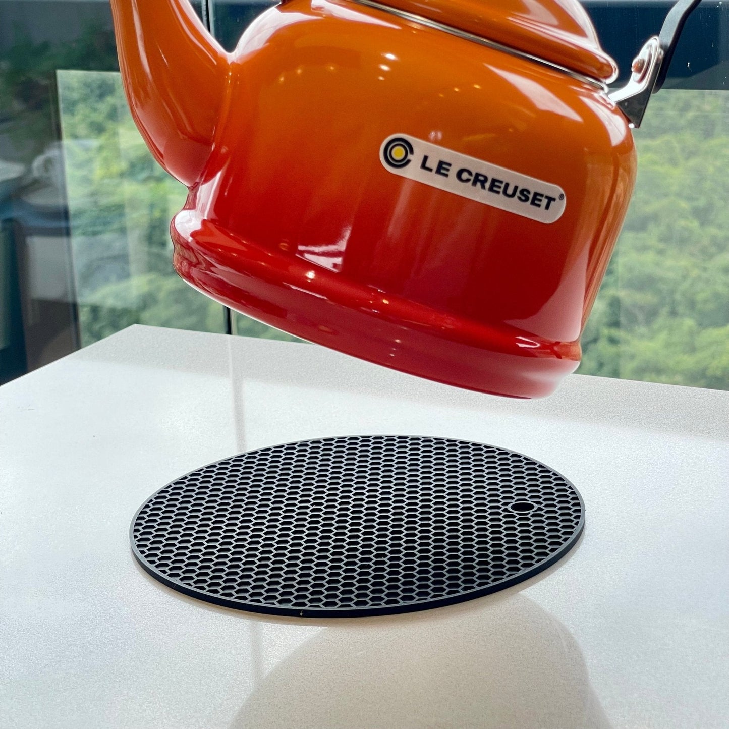 Descanso de Panela Redondo em Silicone Preto 18cm
