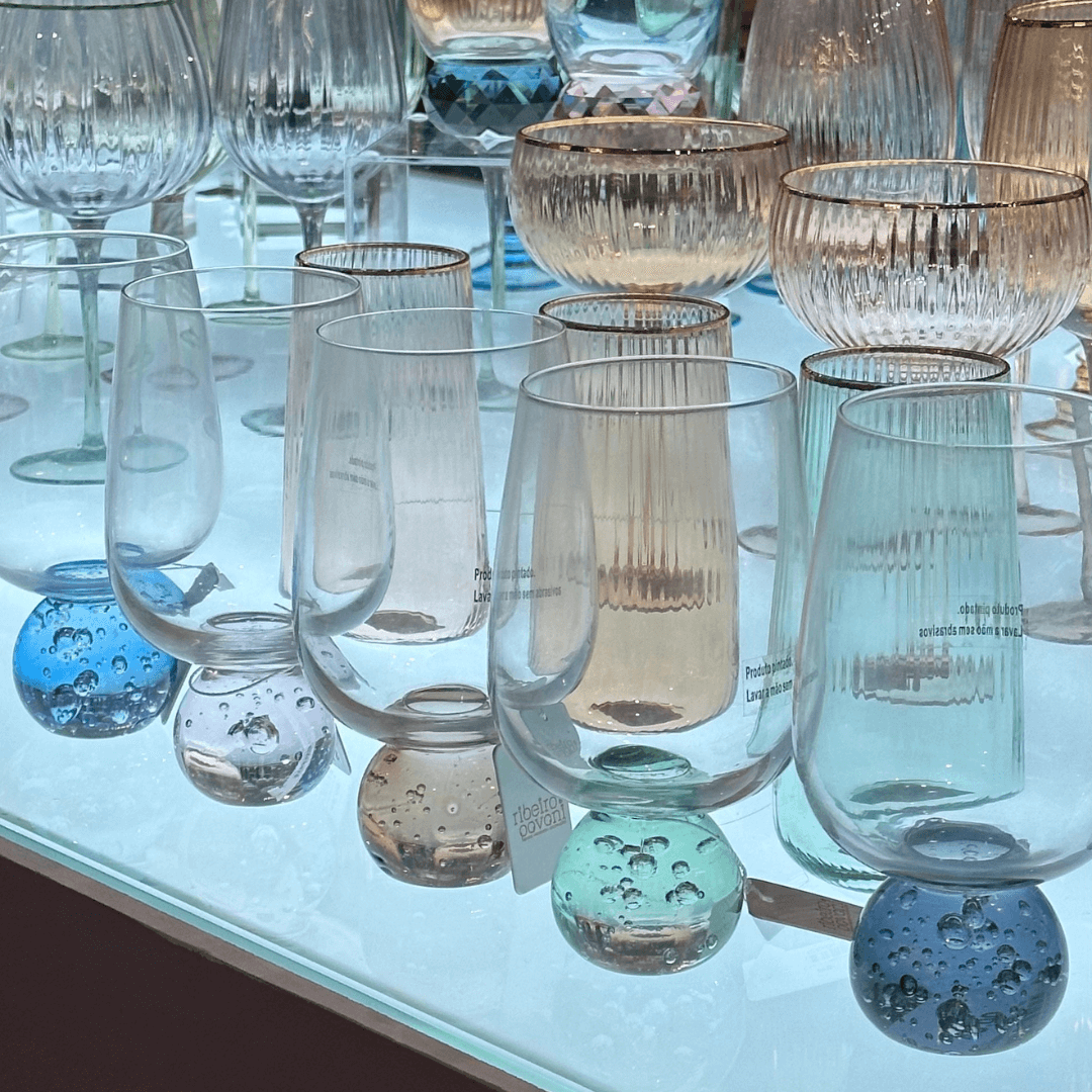 Taça Copo para Vinho Vidro com Base Esfera Transparente e Azul 540ml